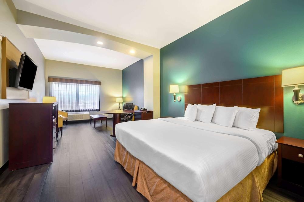 La Quinta Inn & Suites by Wyndham Longview North photo 13
