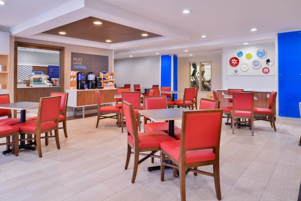 Holiday Inn Express & Suites Selma by IHG photo 11
