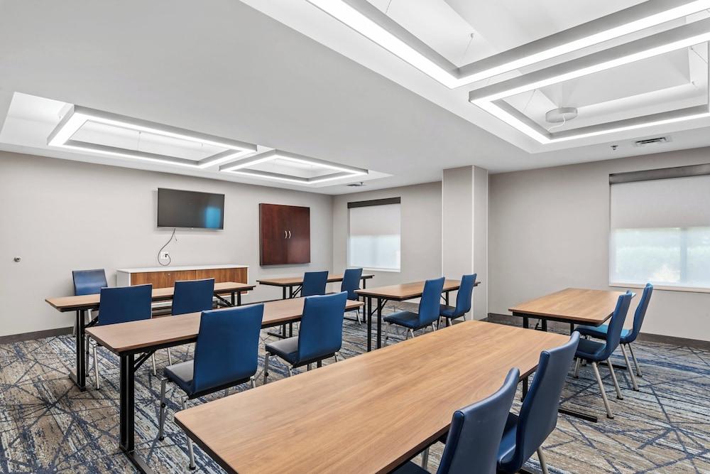 Holiday Inn Express & Suites Maumelle - Little Rock NW by IHG photo 56