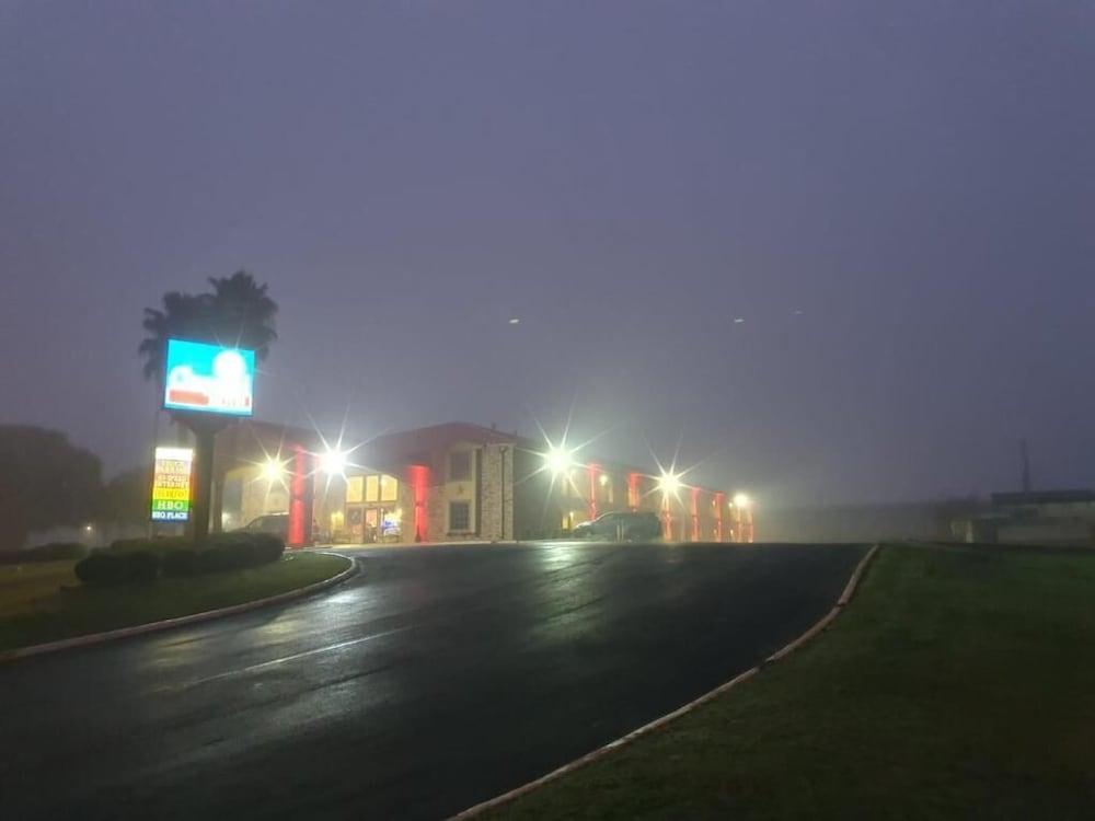 Chaparral Motel photo 50