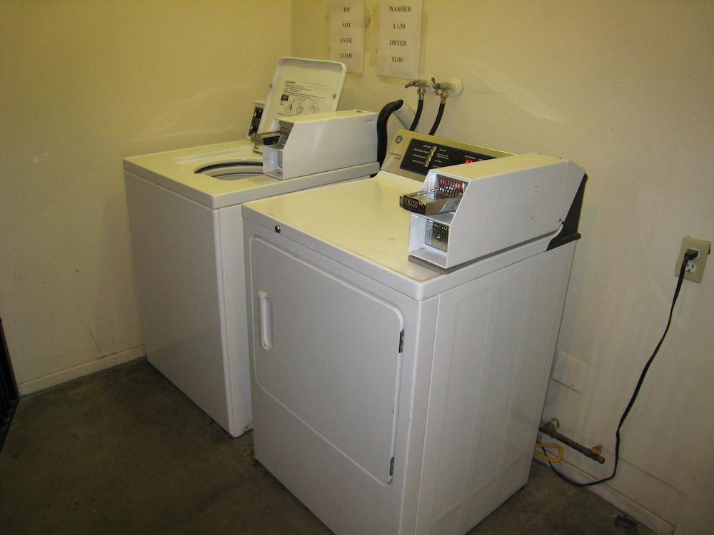Town House Motel photo 34