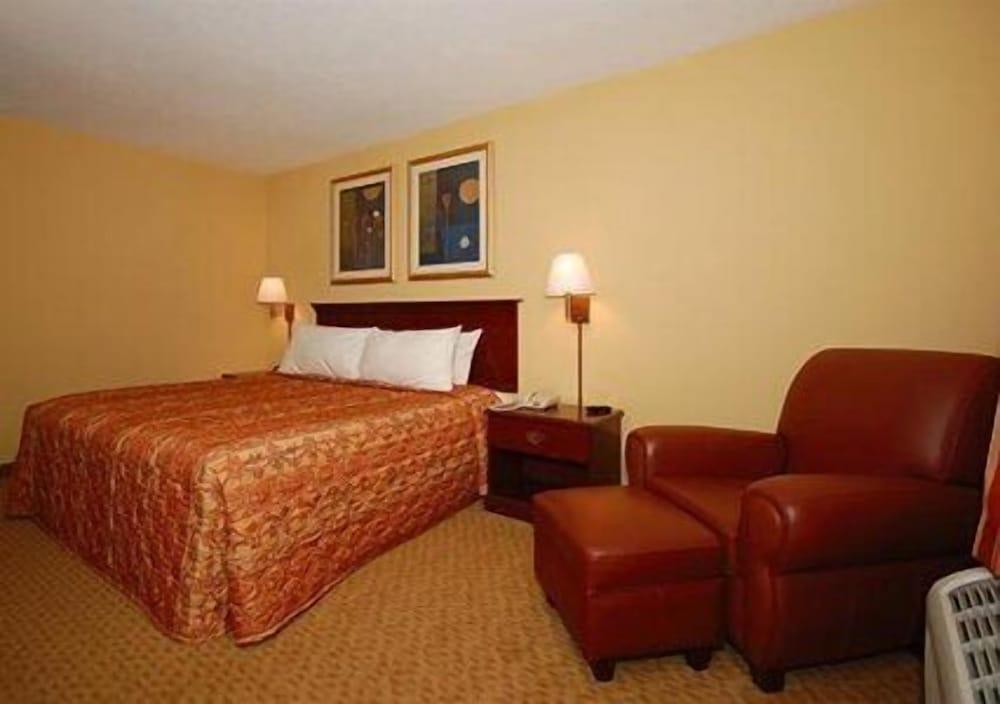 Country Hearth Inn & Suites photo 25