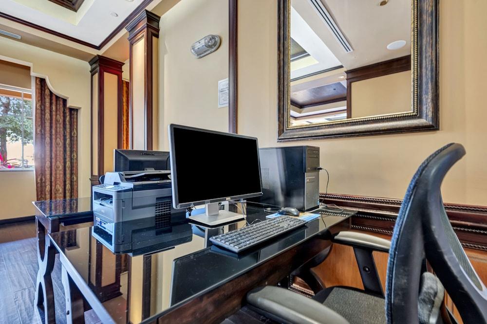 The Village Resort Suite and Spa photo 2