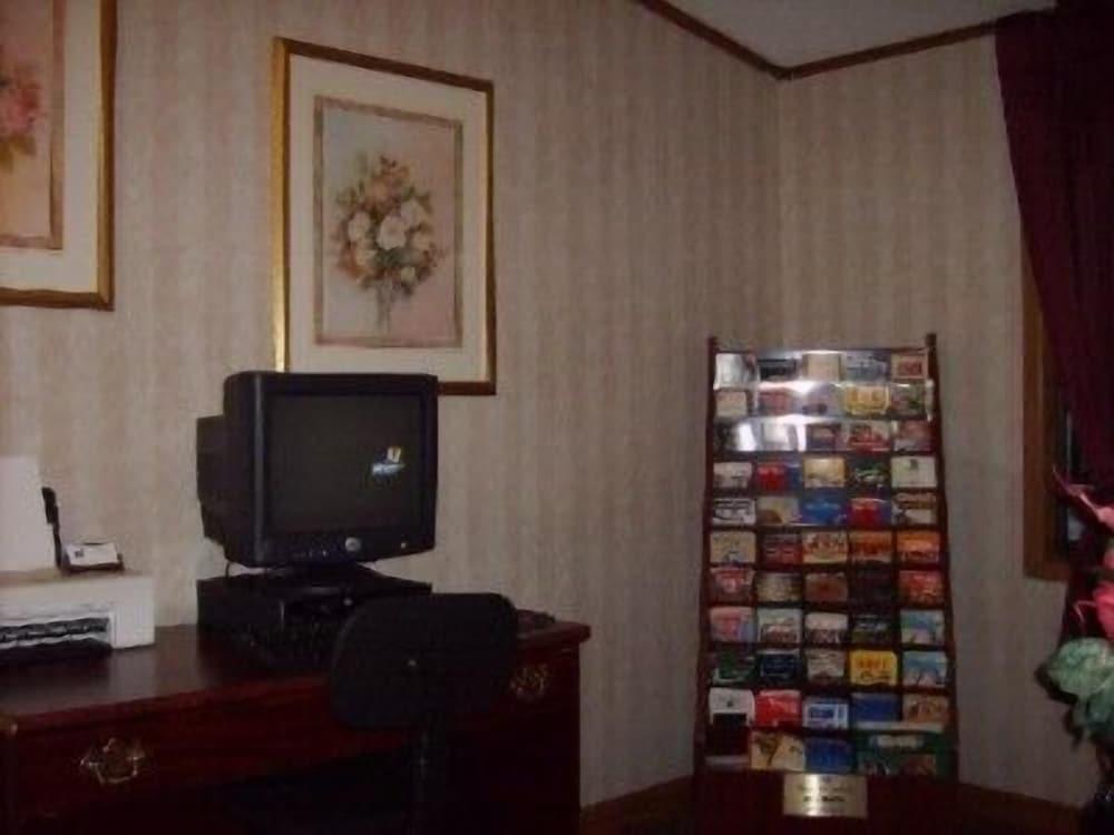 Budgetel Inn & Suites photo 15