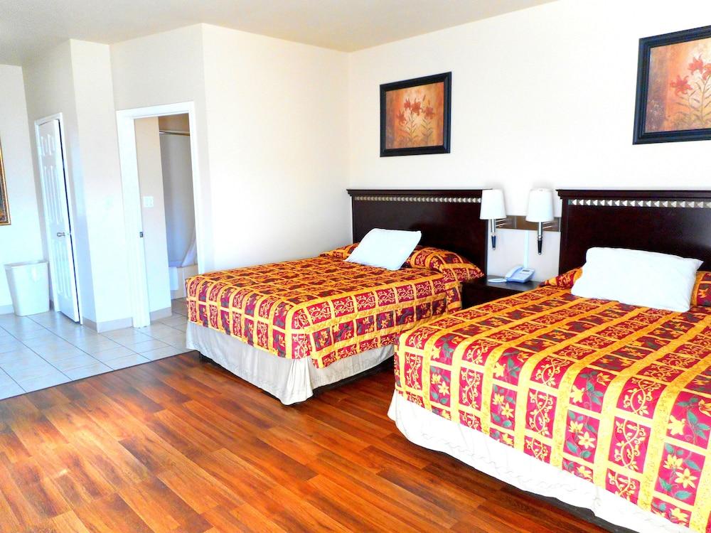 Crossroads Inn & Suites photo 37
