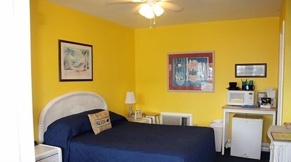 Barefoot Bay Resort & Marina photo 2