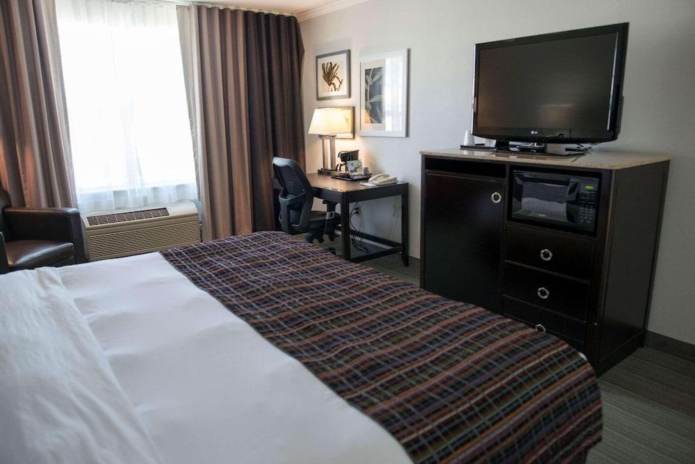 Country Inn & Suites by Radisson, Effingham, IL photo 8