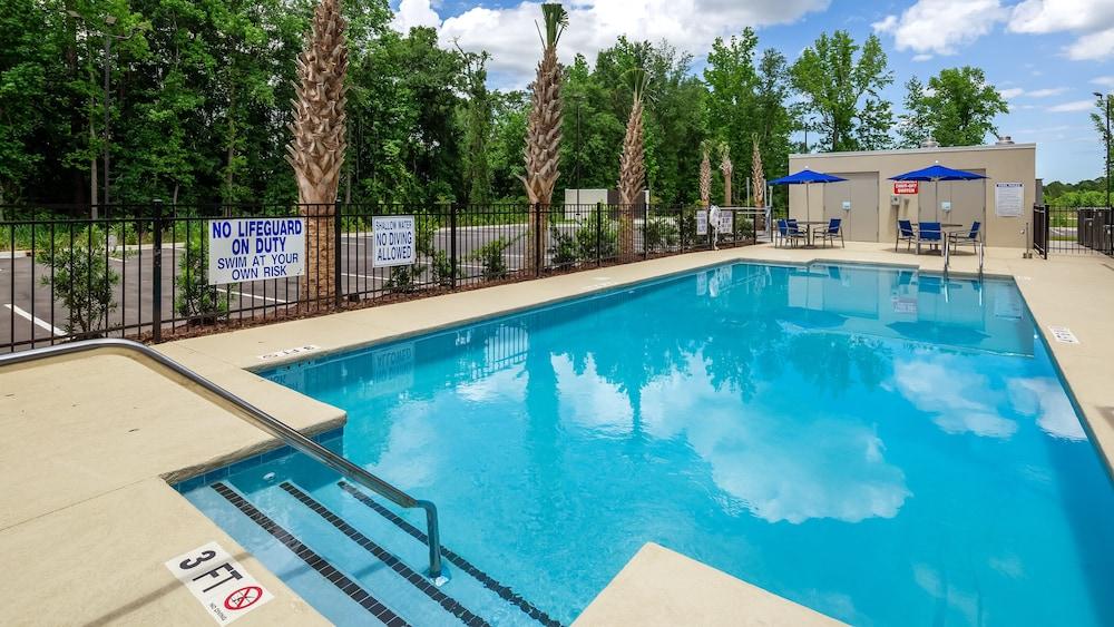 Holiday Inn Express & Suites Latta by IHG photo 7