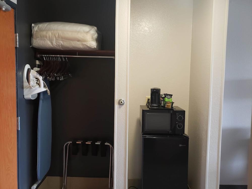 Country Inn & Suites by Radisson, Fairview Heights, IL photo 18