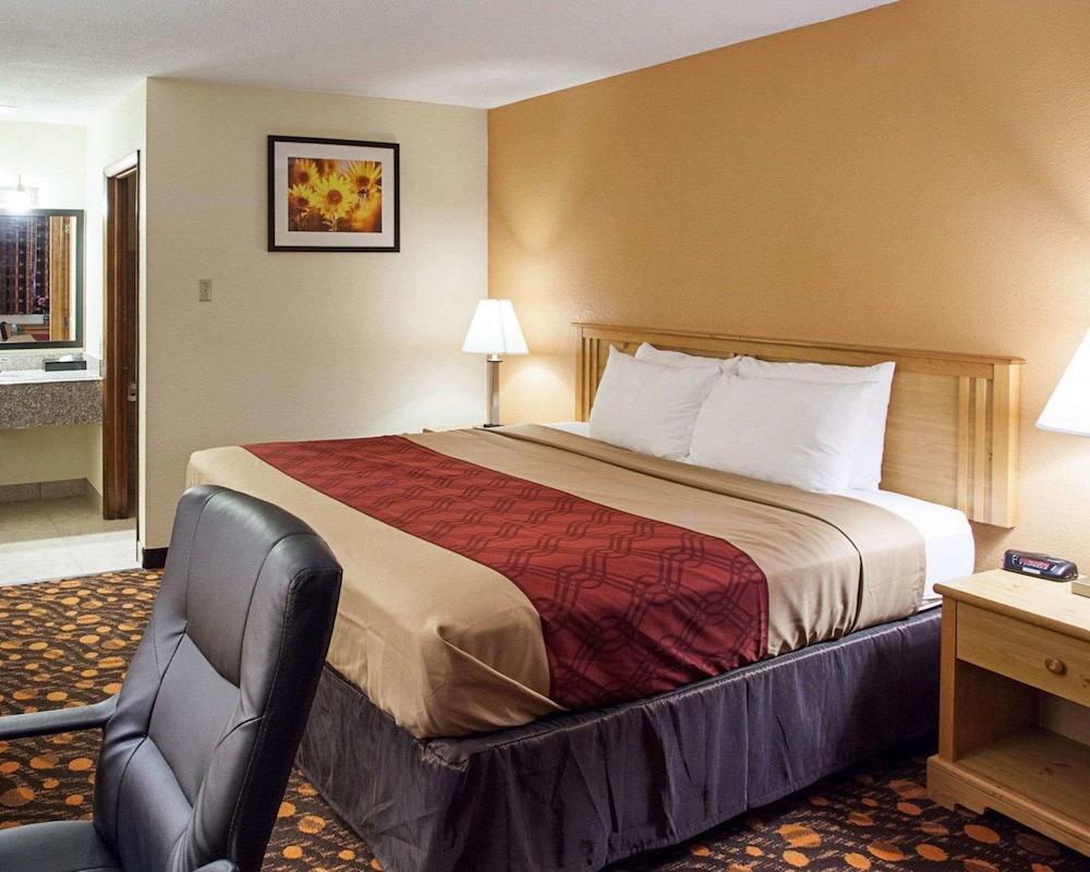 Econo Lodge Phillipsburg photo 11