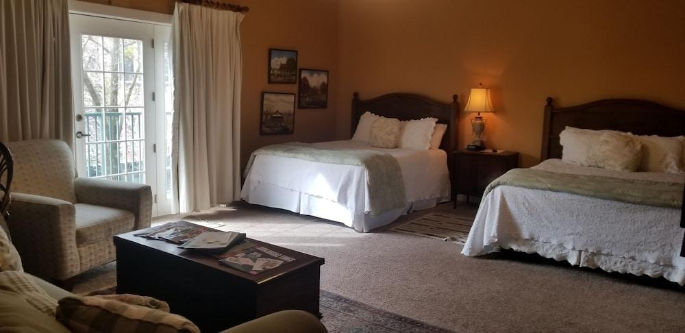 Downtown Guest Quarters Hotel photo 30