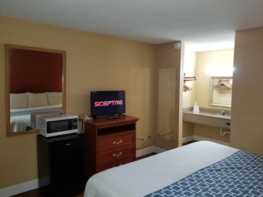 Econo Inn photo 6