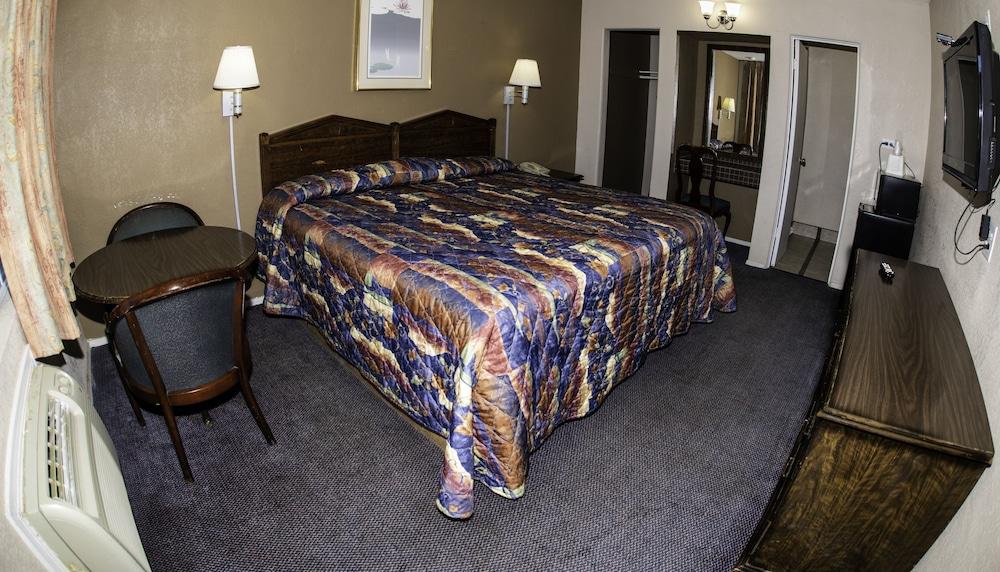 Budget Inn photo 13