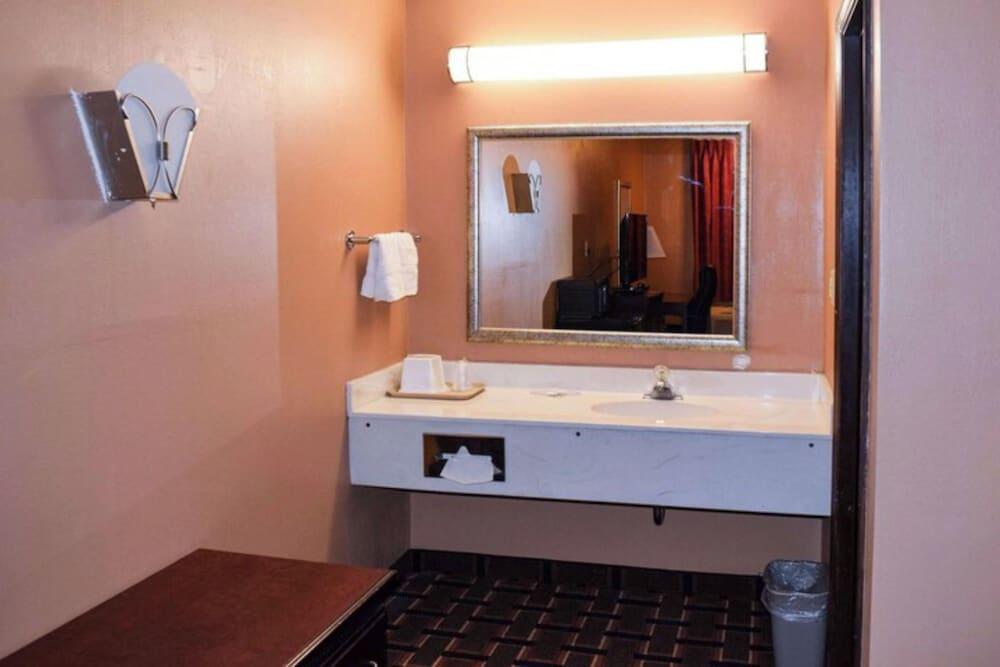 OYO Hotel Richburg SC I-77 photo 8