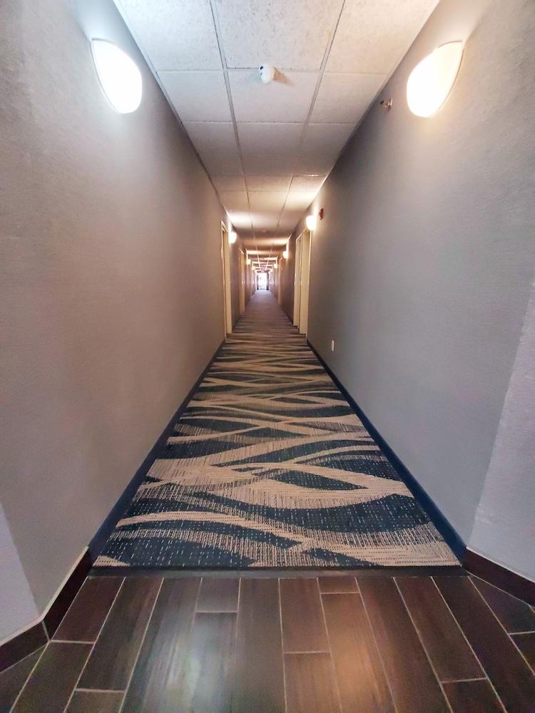 Americas Best Value Inn & Suites Racine photo 41
