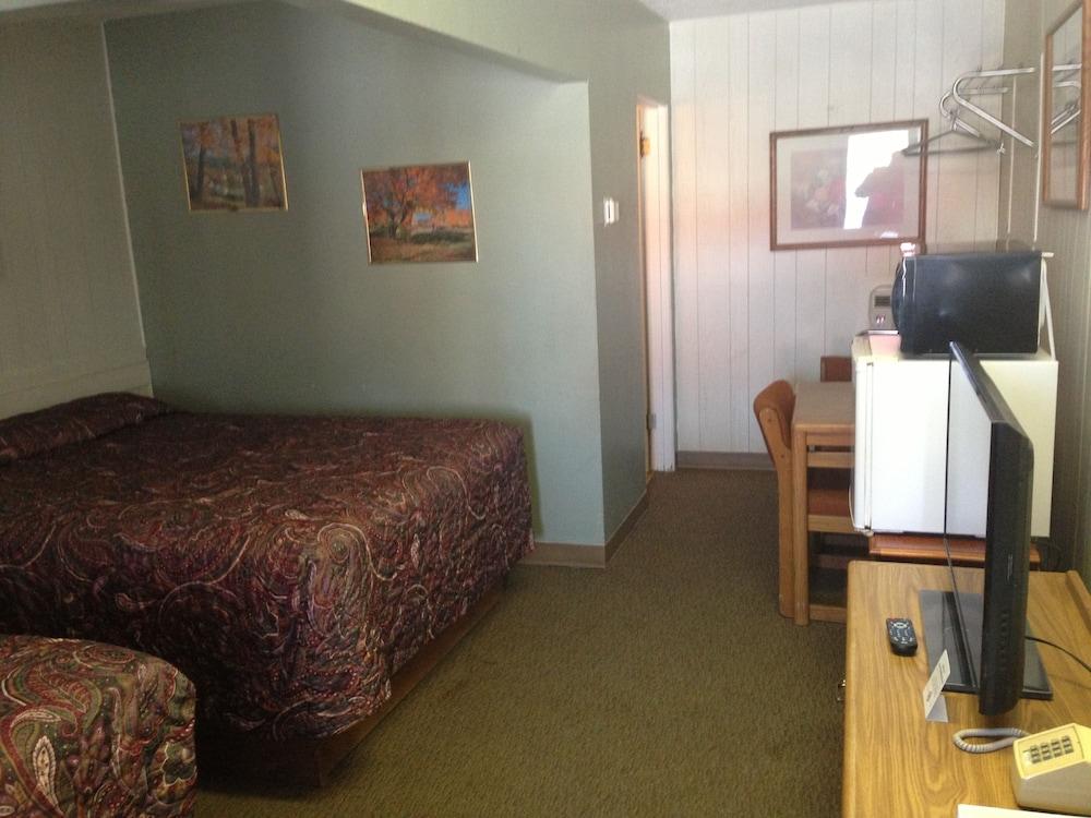 Jamestown Motel photo 18