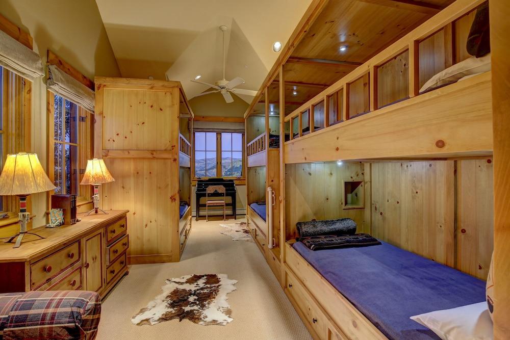 Snowberry by Elevation Accommodations photo 5