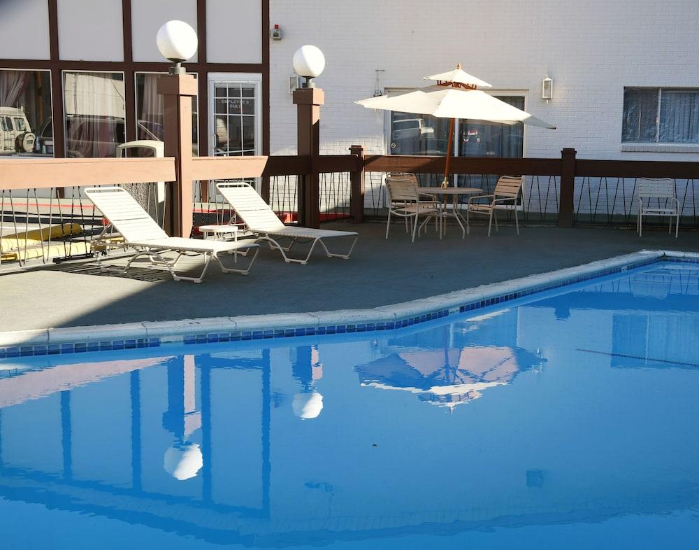 Thunderbird Motel photo 28