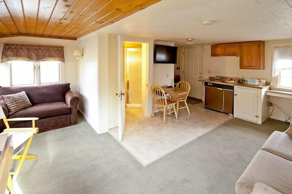 Riverbank Motel and Cabins photo 63