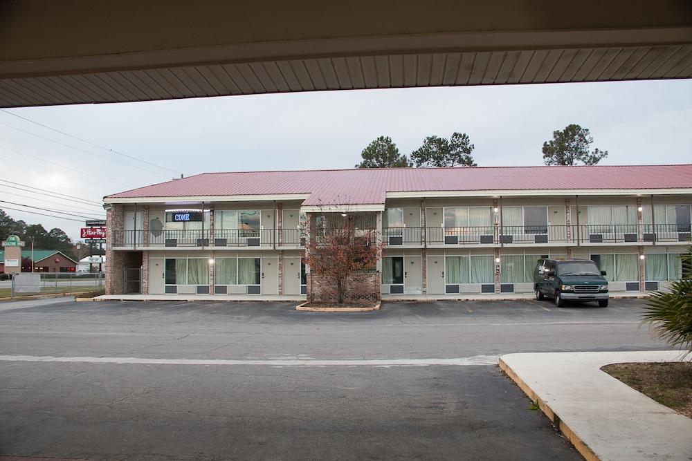Cocomo Inn and Suites — hotel in Moultrie