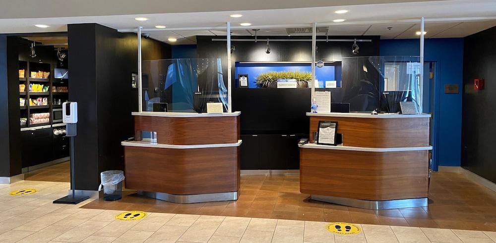 Courtyard by Marriott Raynham photo 5