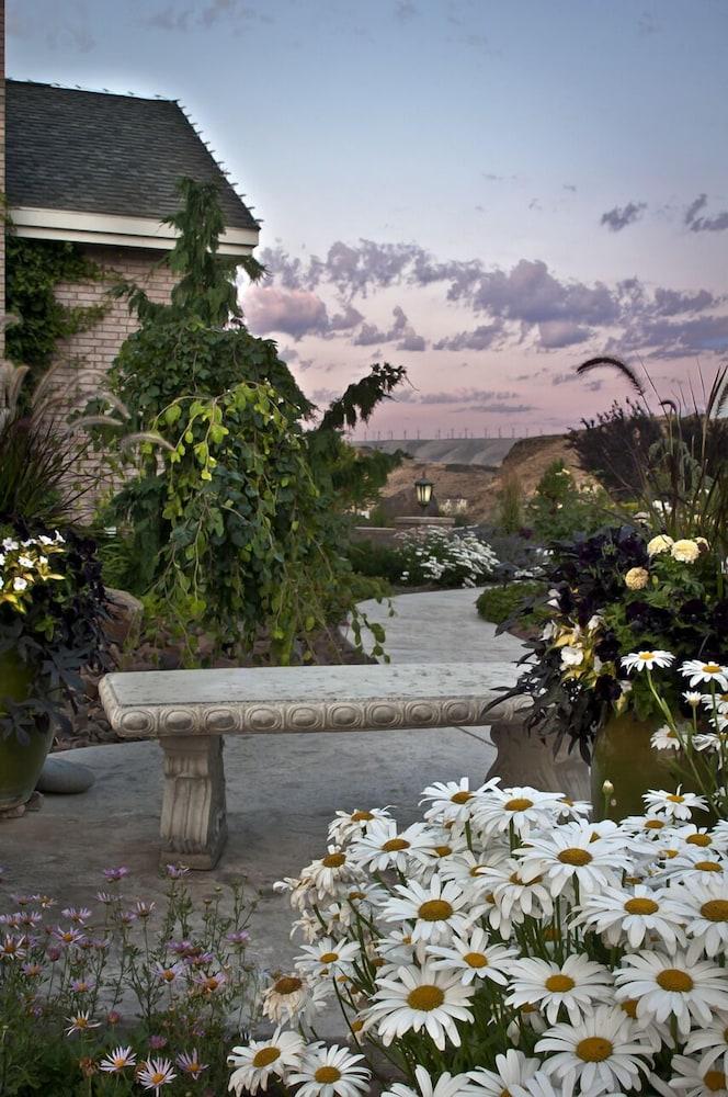 Cameo Heights Mansion photo 62
