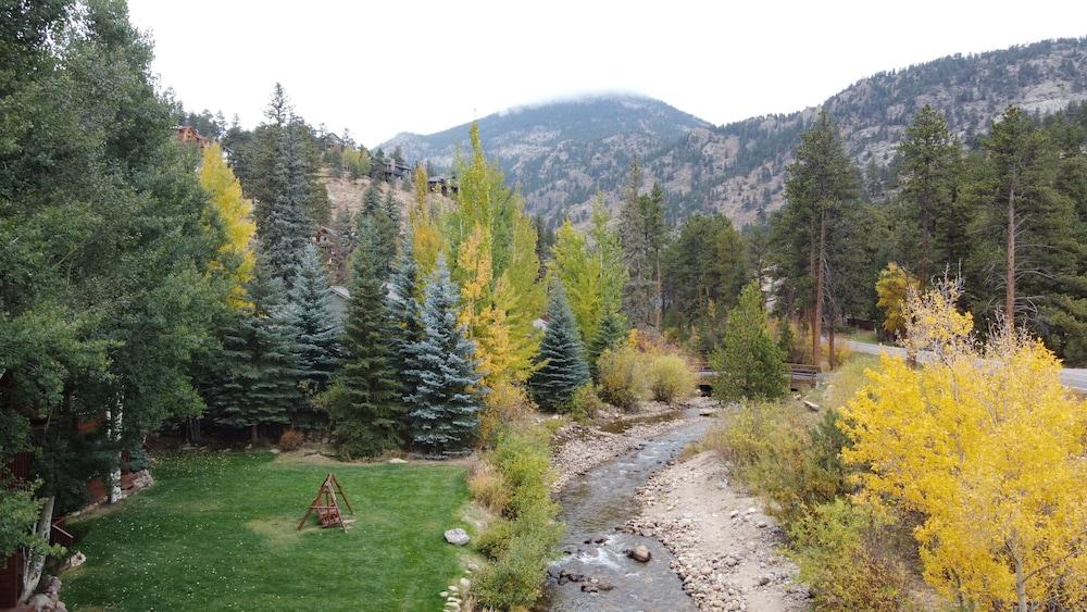 Aspen Winds on Fall River photo 24