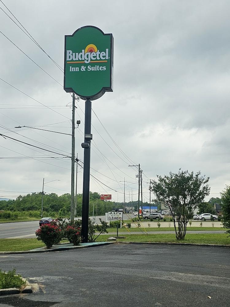 Budgetel Inn & Suites photo 11