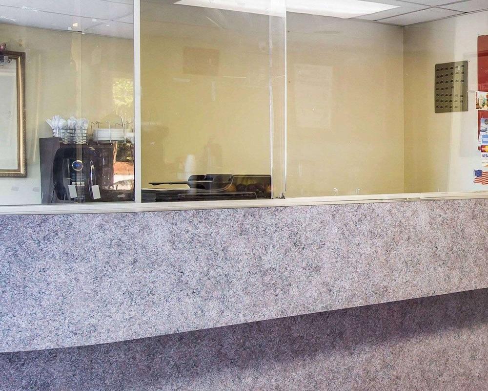 Econo Lodge Jonesboro - Atlanta South photo 21