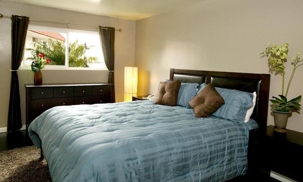 Oceanside Marina Suites photo 11
