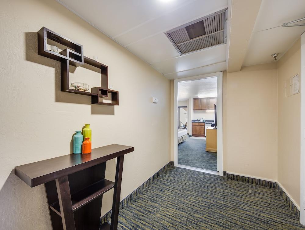 Beachside Hotel photo 4