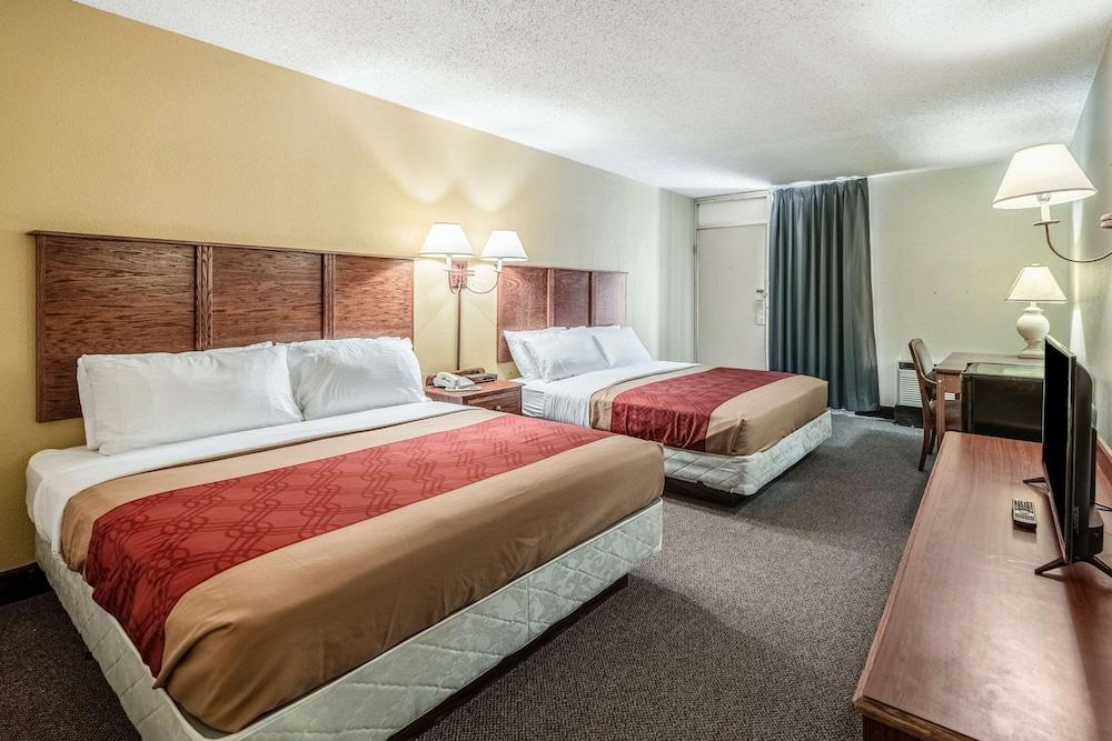 Econo Lodge Brainerd photo 26