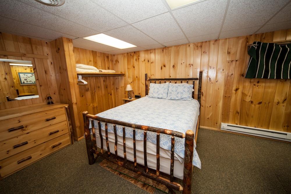 Log Cabin Lodge & Suites photo 85