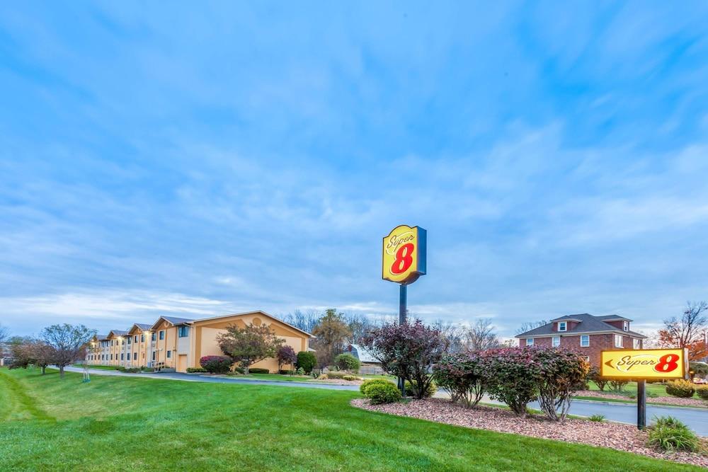 Super 8 by Wyndham Liverpool/Clay/Syracuse Area — hotel in Liverpool