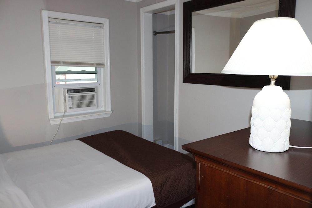 The Burgundy Inn photo 22