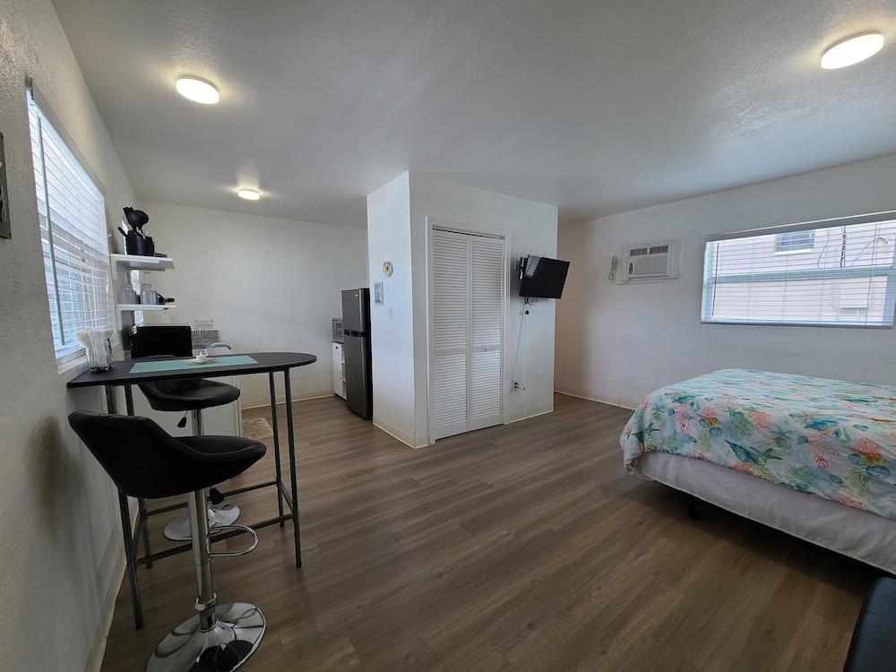Sun Island Motel photo 65