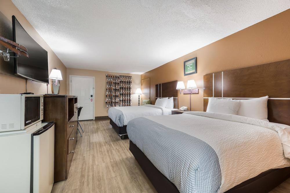 Econo Lodge Selmer photo 41