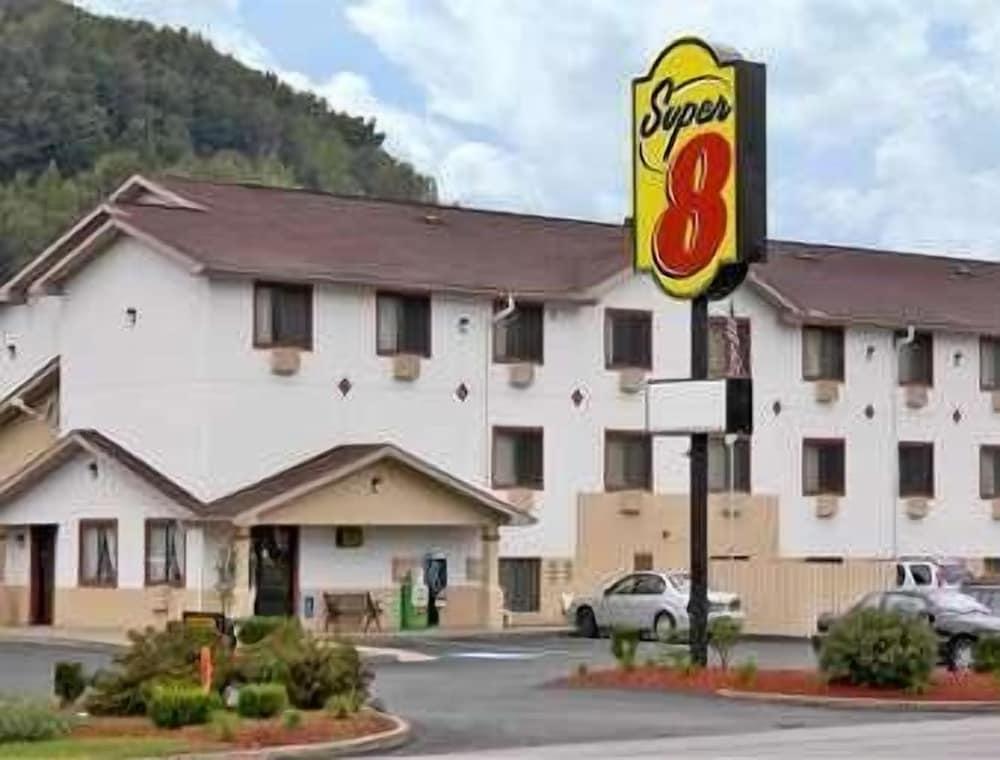 Super 8 by Wyndham Butler — hotel in Butler