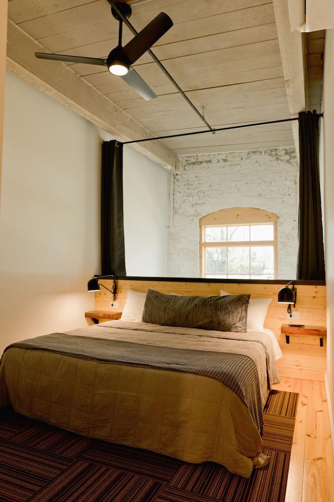 Loom Room Retreat photo 2