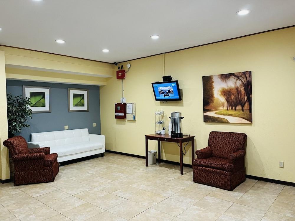 Rodeway Inn Whitehall photo 29
