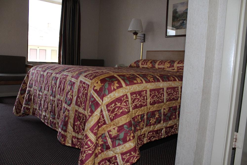 Budget Host Inn Bristol photo 4