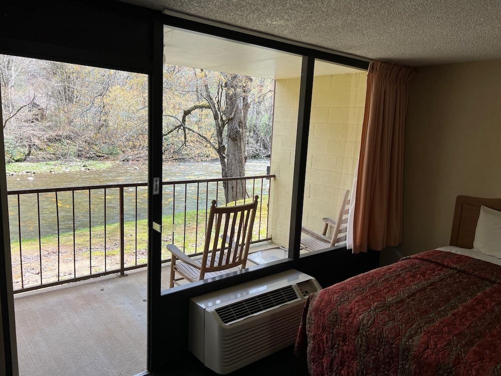 Newfound Lodge on the river photo 10
