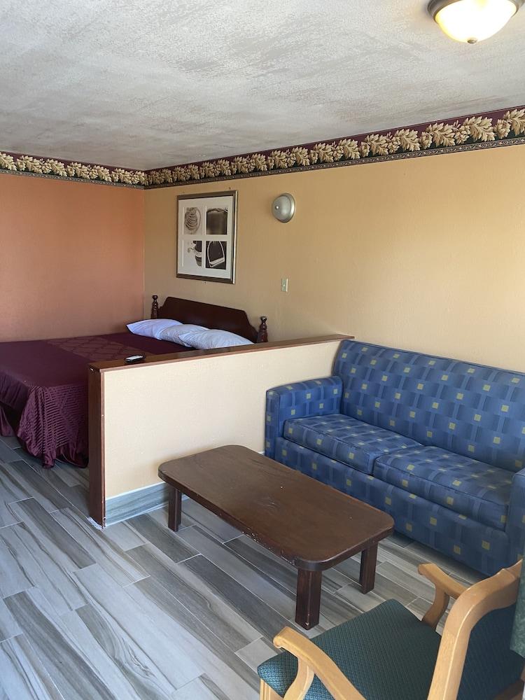 Executive Inn and Suites photo 26