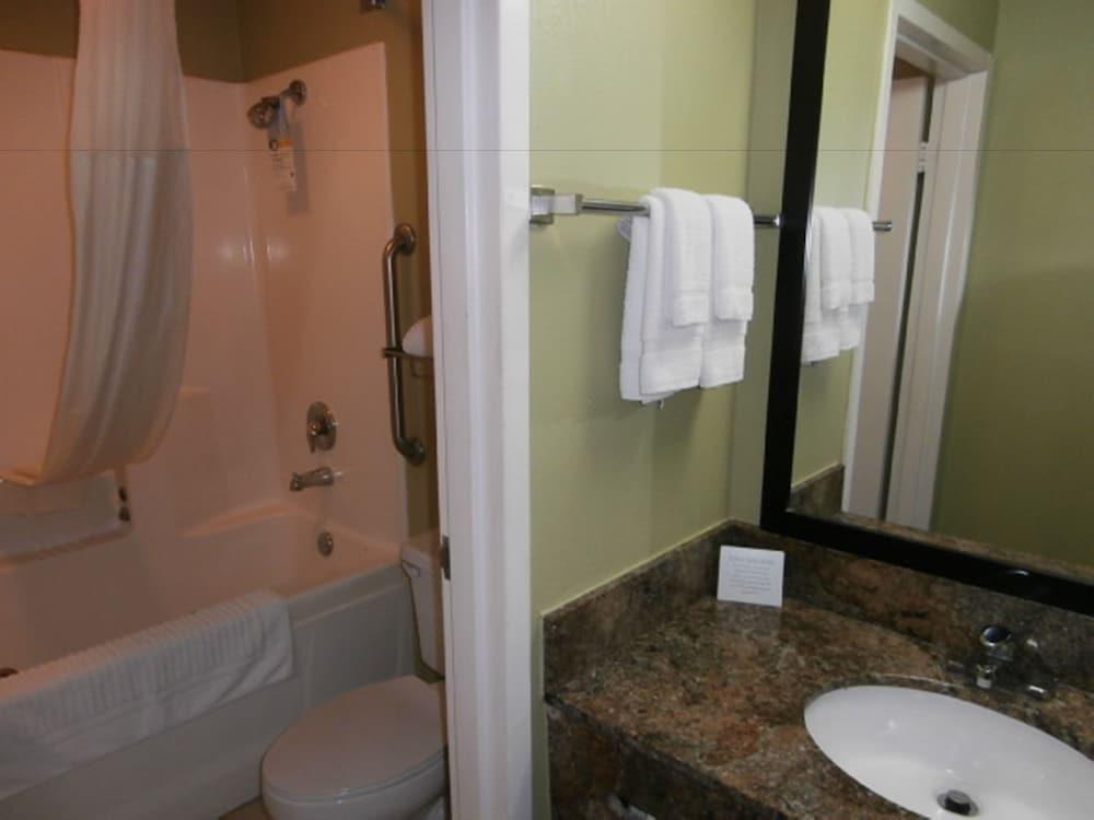 Quality Inn & Suites Ridgeland photo 23