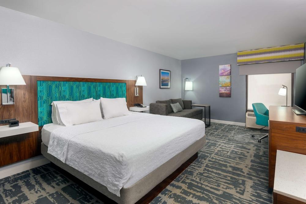 Hampton Inn Salisbury photo 13