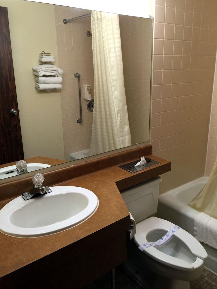 Cedar Inn photo 13