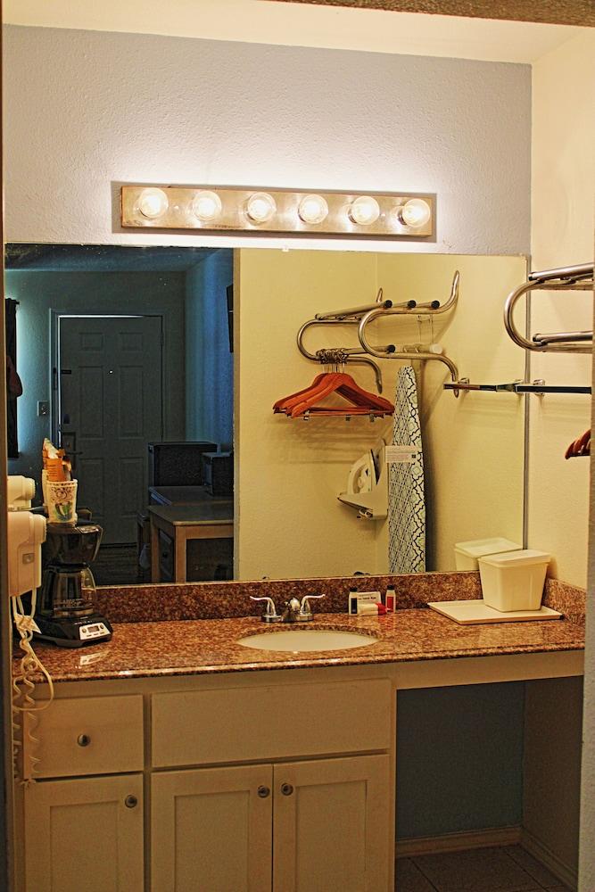 Victoria Palms Inn & Suites photo 22