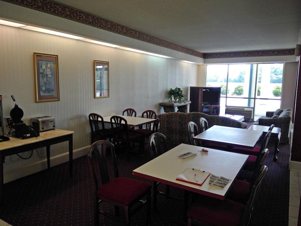 Americas Best Value Inn Kinston photo 14