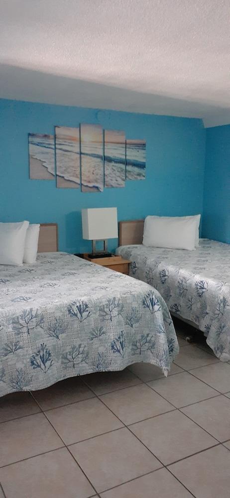 Hawaiian Inn Beach Resort photo 18