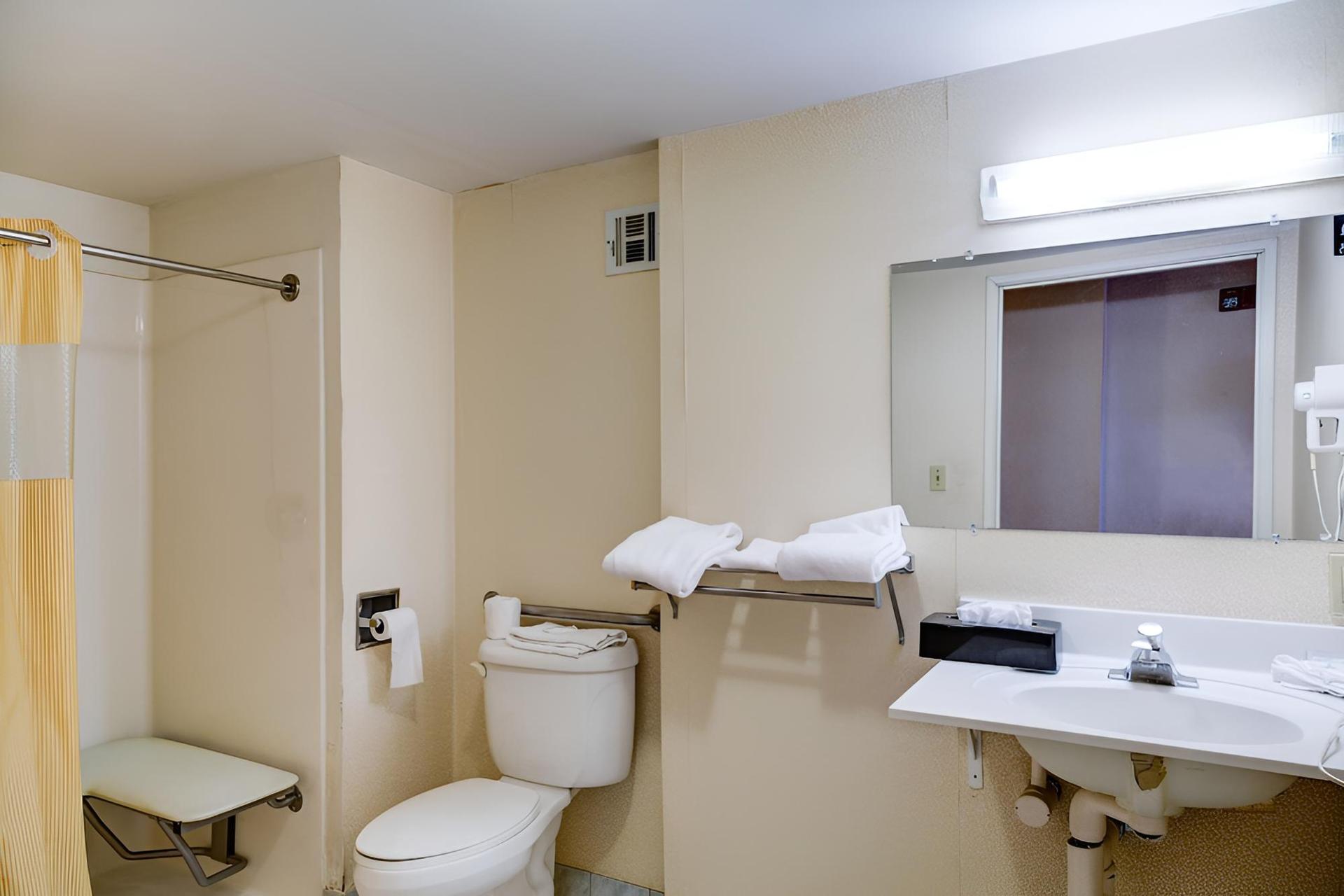 University Hotel & Suites photo 5